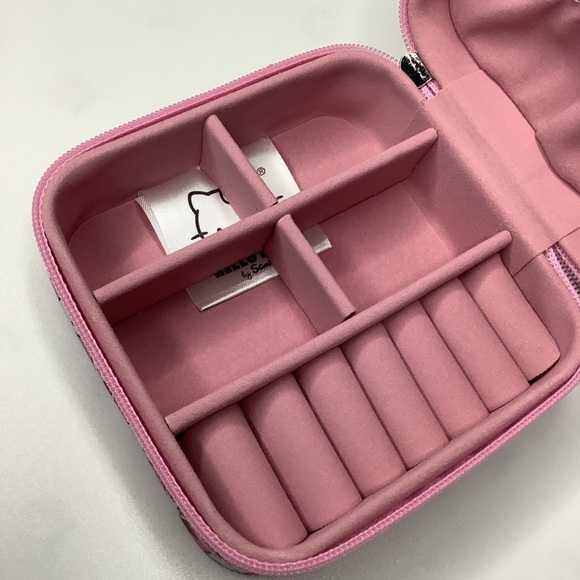 Hello Kitty Pink Jewelry Travel Case - Picture 3 of 4